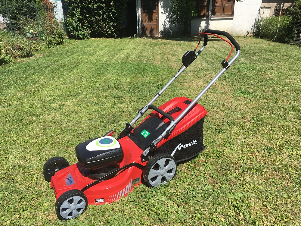 Bien Entretenir Son Jardin En Pourquoi Acheter Une Tondeuse Thermique